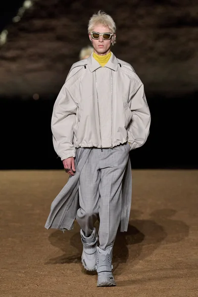 Look 11